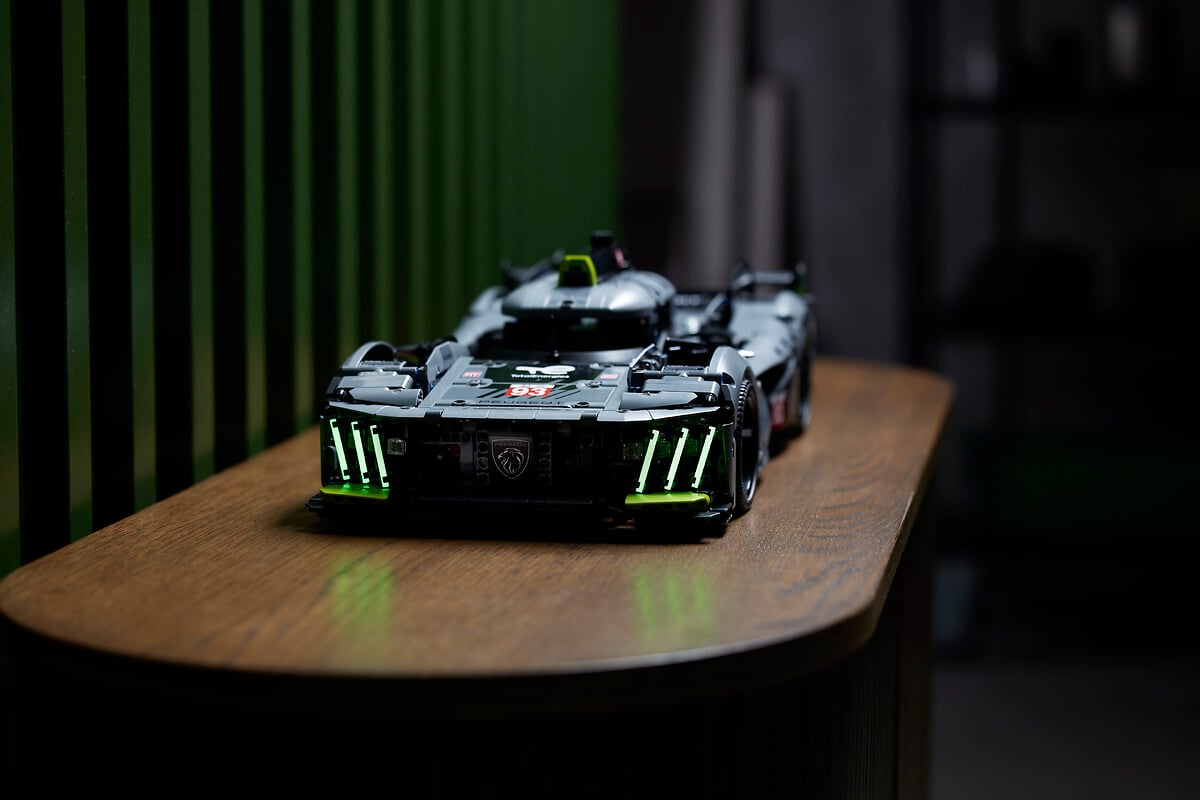 LEGO Hypercar 9X8