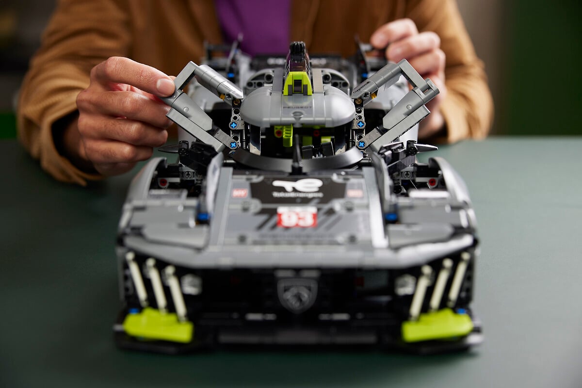 LEGO Hypercar 9X8