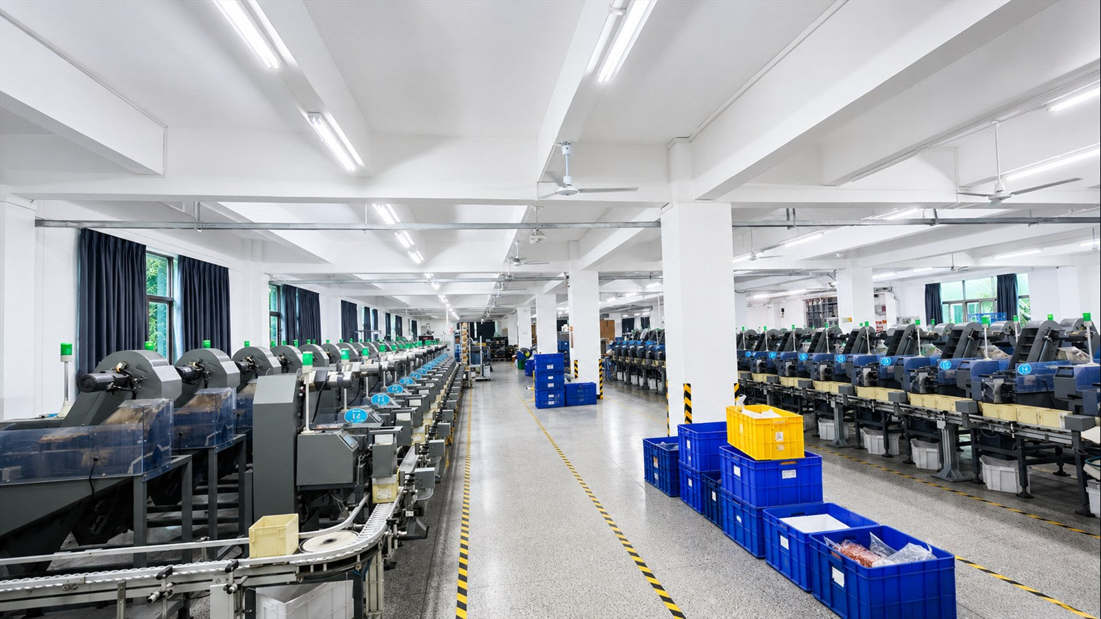 Large-scale automated assembly systems and production aisles