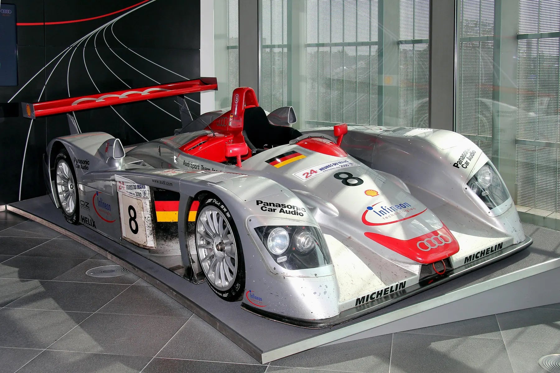 2000 Le Mans-winning Audi R8 race car